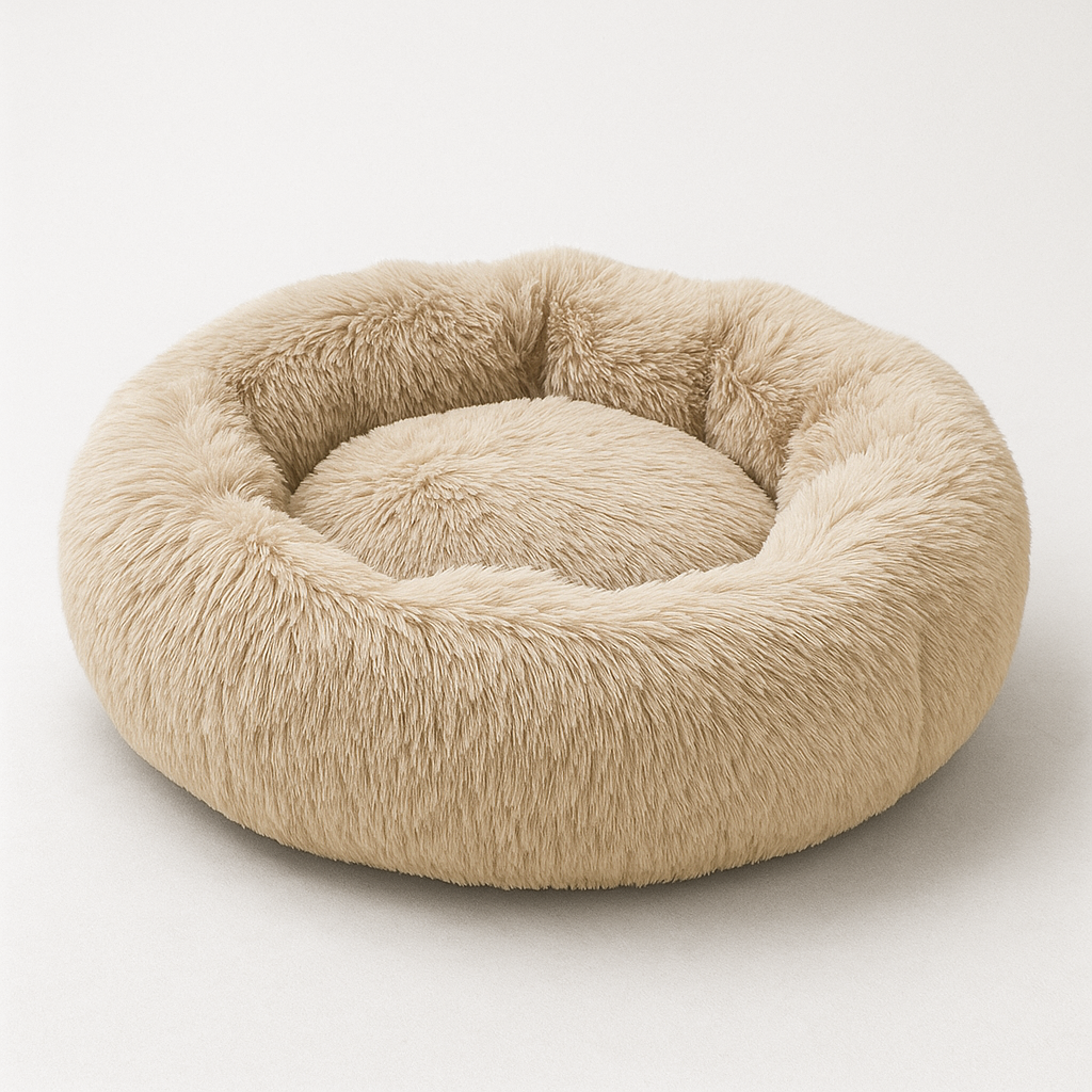 Beige WiggleBed hundbädd med mjuk pälsstruktur och upphöjda kanter