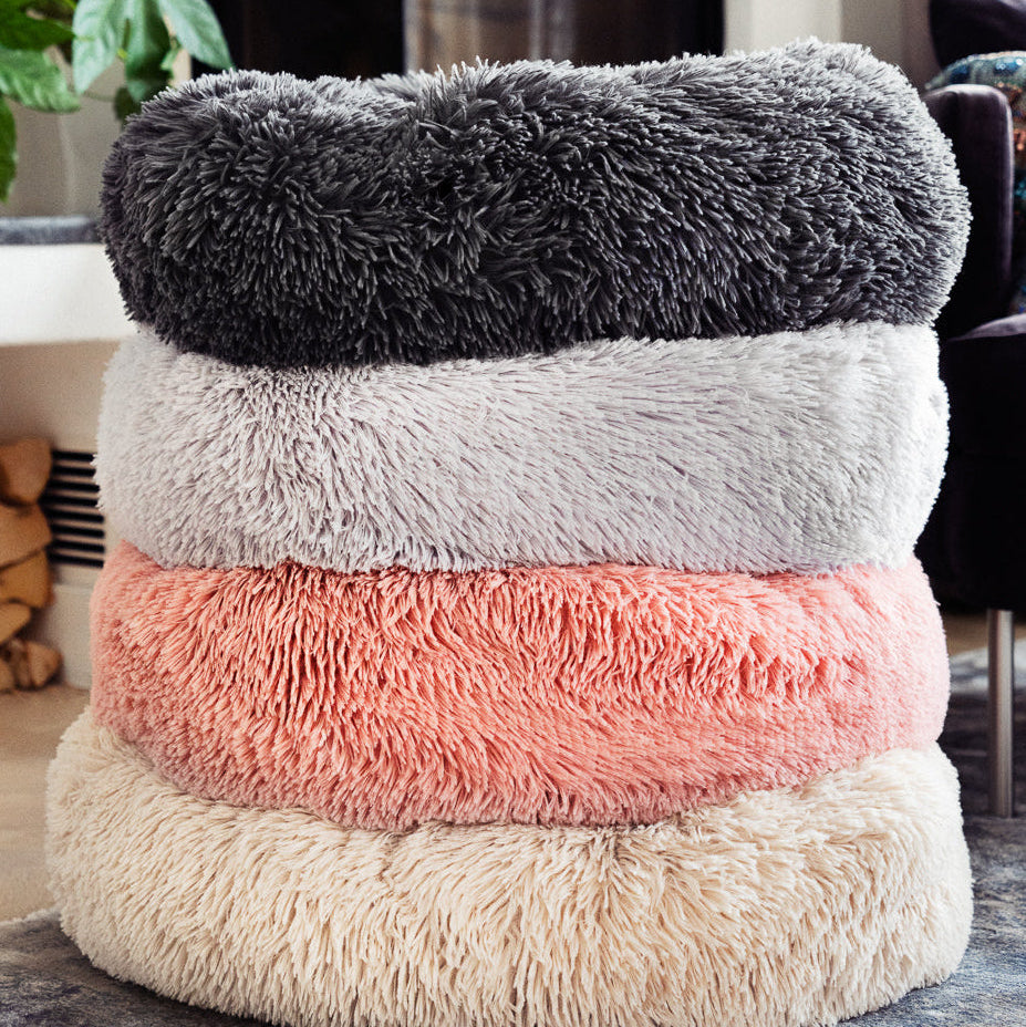 WiggleBed hundbäddar i beige, rosa och grå färger i modern inredning