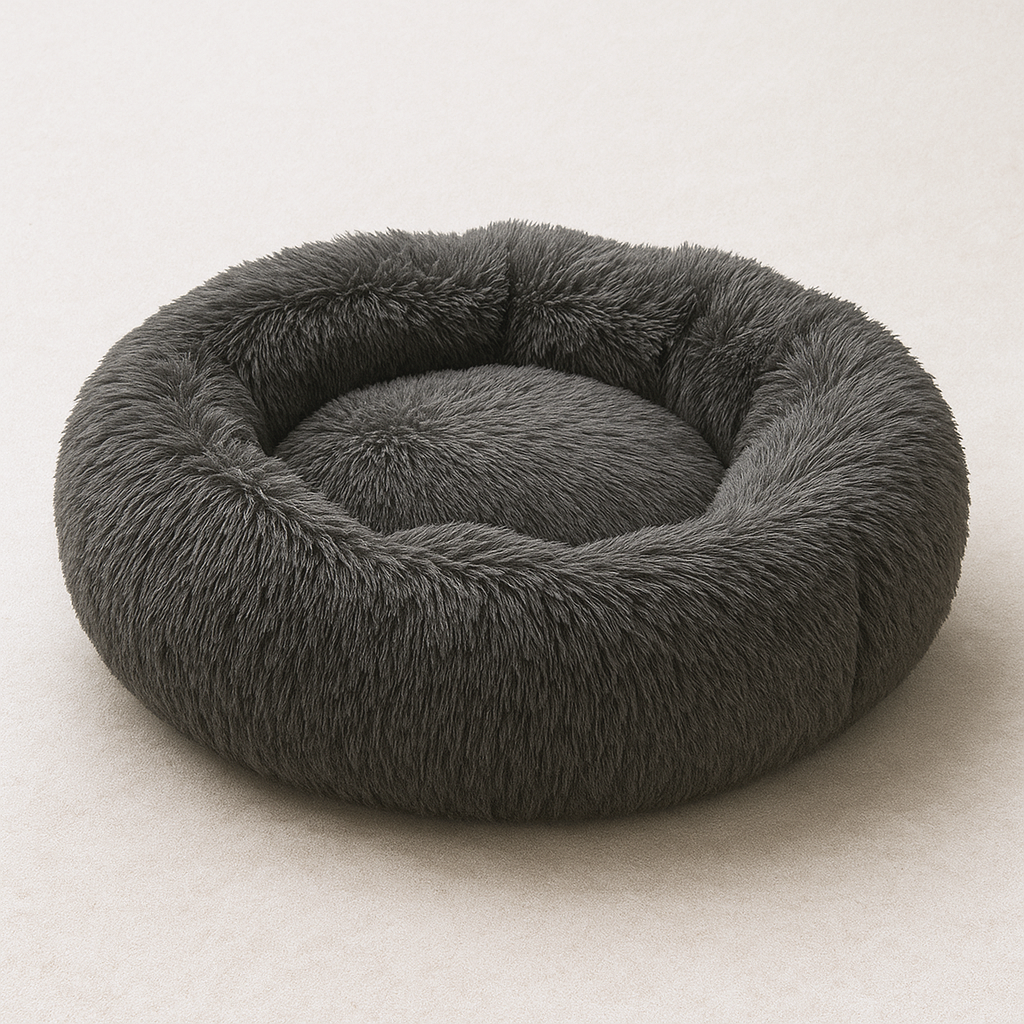 Mörkgrå WiggleBed hundbädd i fluffigt tyg för extra komfort