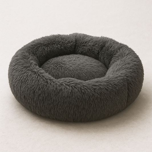 Mörkgrå WiggleBed hundbädd i fluffigt tyg för extra komfort